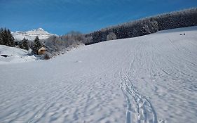 Appartement dans maison, à proximité du village